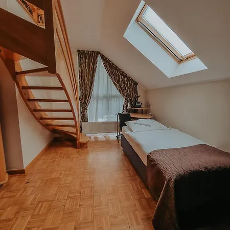 Hotelowe Azyl 여관 Kąty Wrocławskie