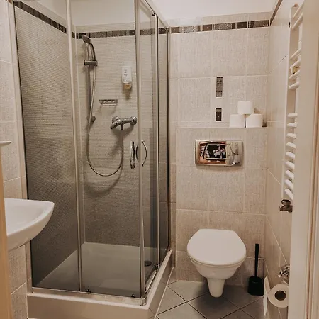 Inn Hotelowe Azyl 3*