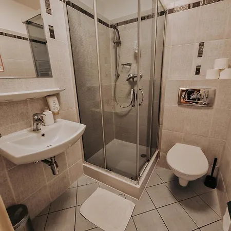Inn Hotelowe Azyl 3*